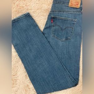 LEVI’S Slimming Straight Jeans 30x32